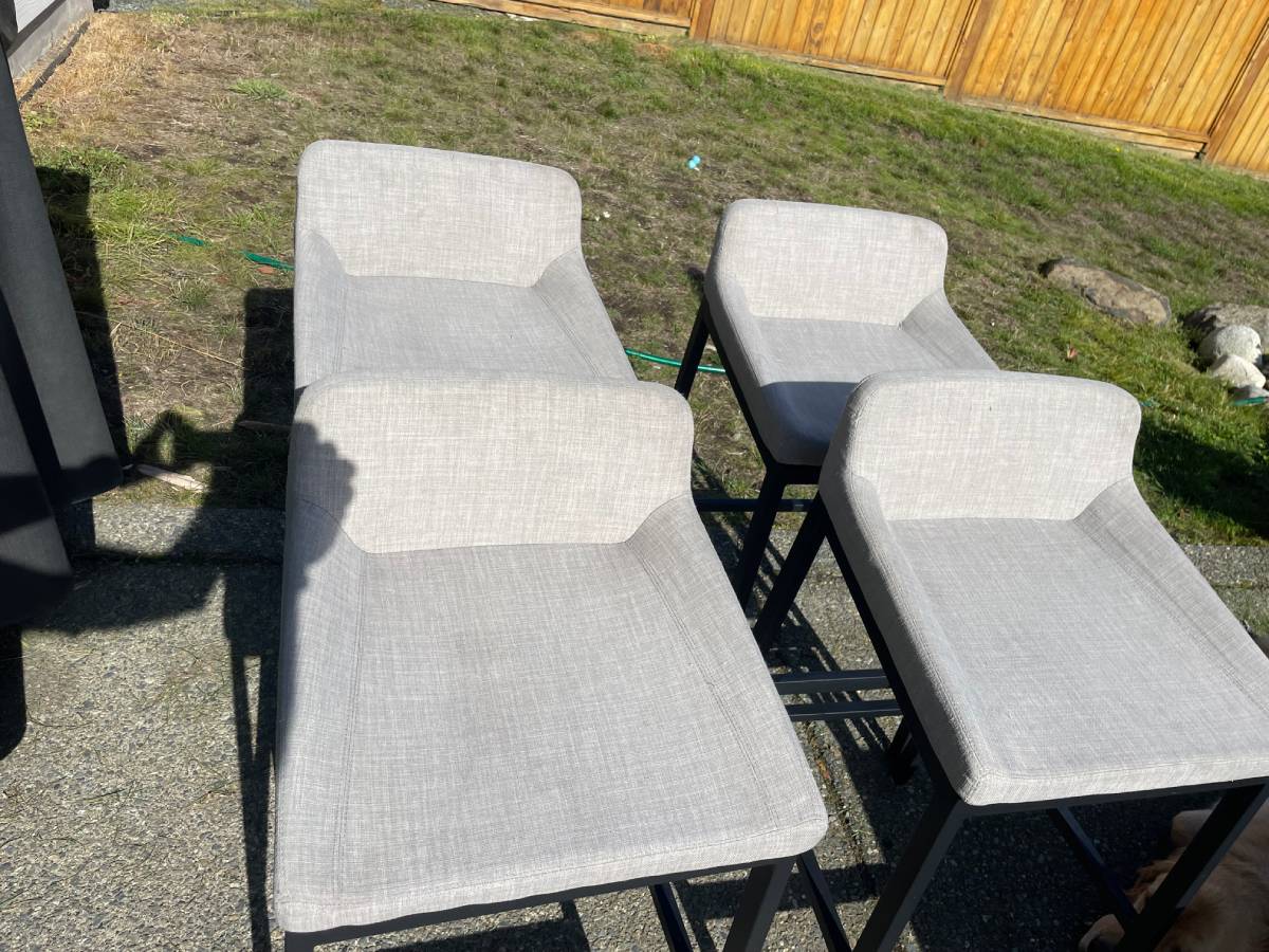 Upholstery cleaning service for sofas and chairs